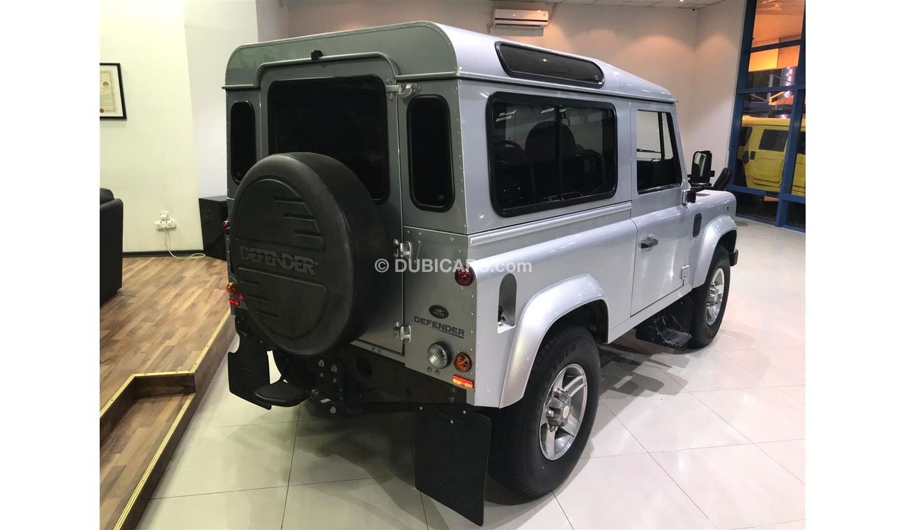 لاند روفر ديفندر - 2012 - GCC - ONE YEAR WARRANTY