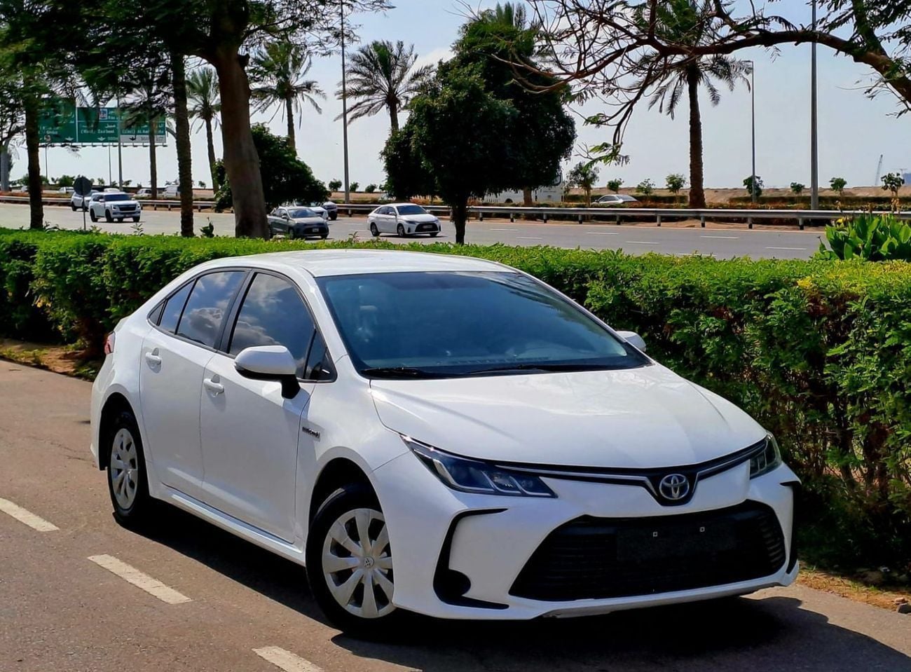 تويوتا كورولا OVERLAND 1.6L XLI Hybrid