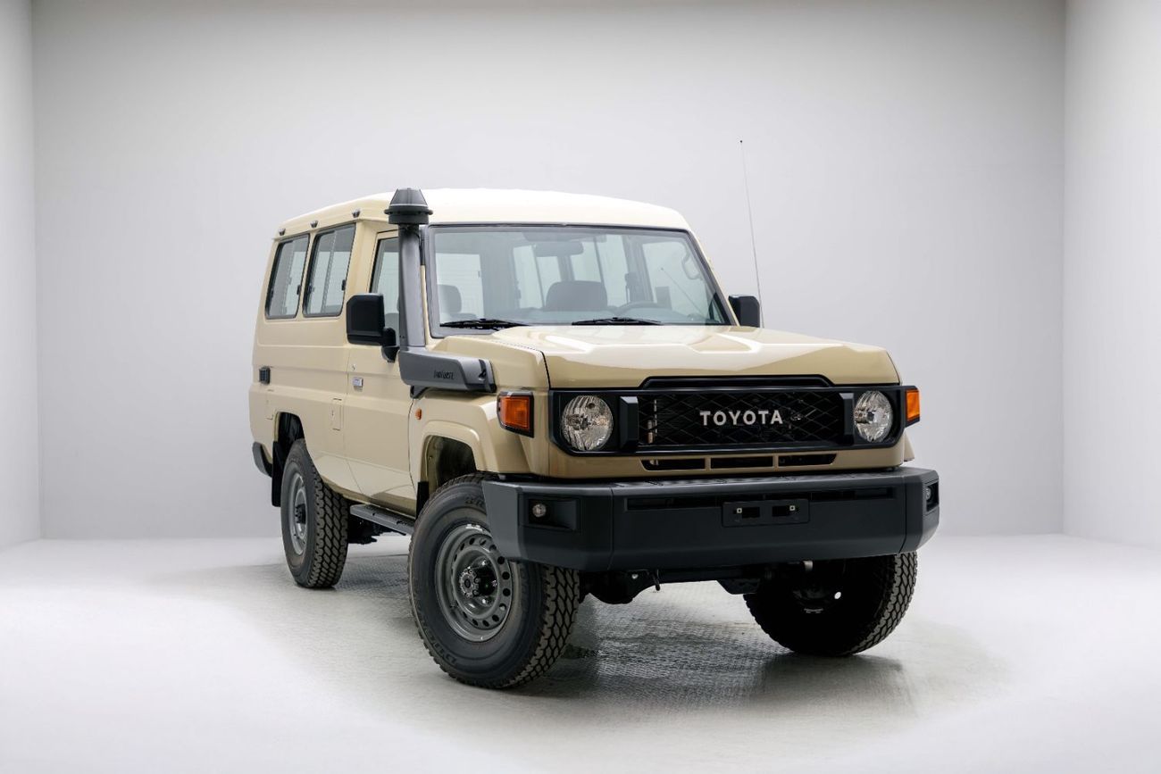 تويوتا لاند كروزر LC78 Hardtop 4.0L - Beige Inside Bluish Grey | Export Only