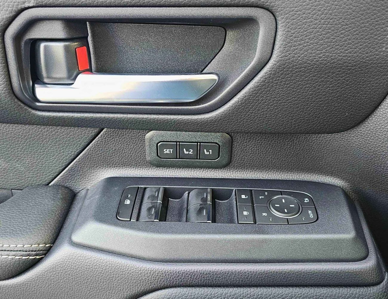 Toyota Prado PLATINUM | 2.8L V4 DIESEL | TOP VARIANT | 360* CAMERA | DIFF LOCK | SUNROOF | HEADUP DISPLAY