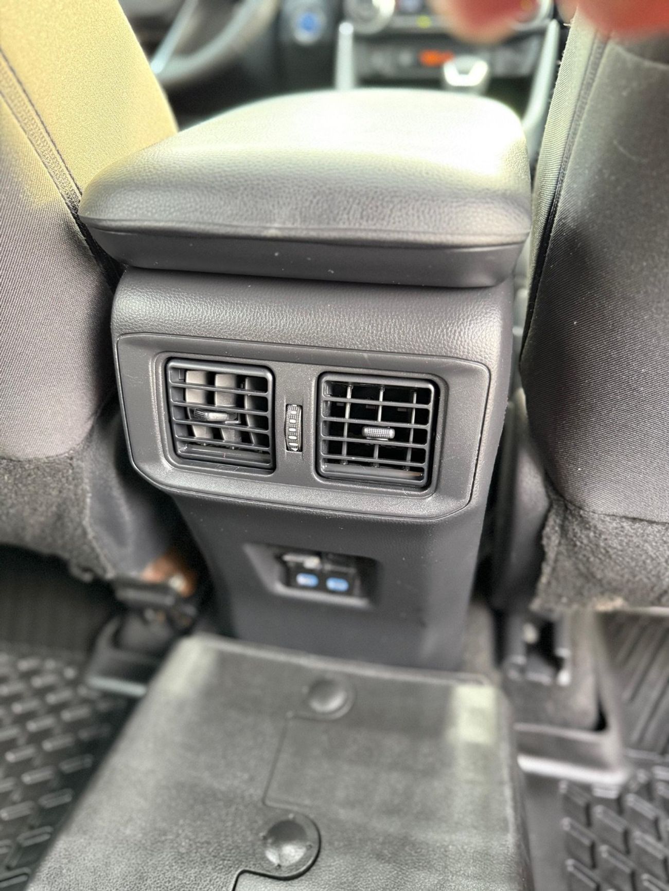 تويوتا راف ٤ Hybrid XSE Premium Black edition