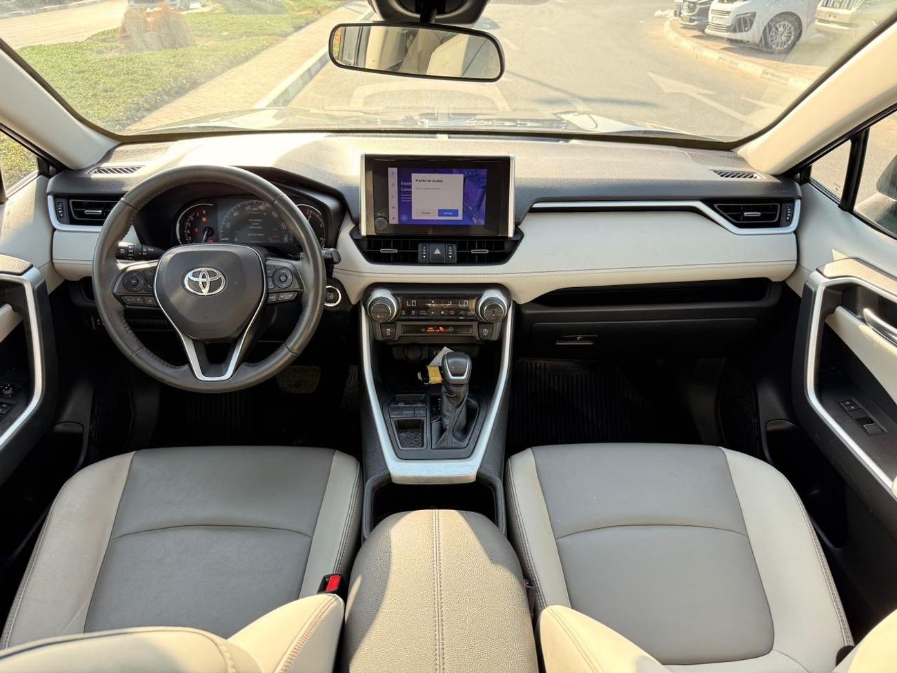 تويوتا راف ٤ XLE premium 2.5L | Sunroof | leather seats | push start full option