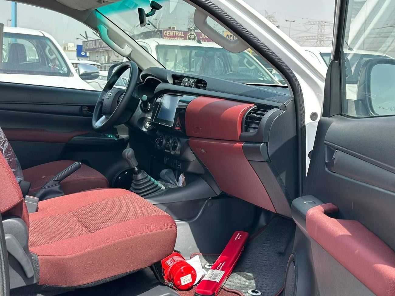 تويوتا هيلوكس S/C 2.7 لتر PTR M/T 4X4 // 2026 // خيار متوسط مع نوافذ كهربائية // عرض خاص // من فورمولا أوتو // للت