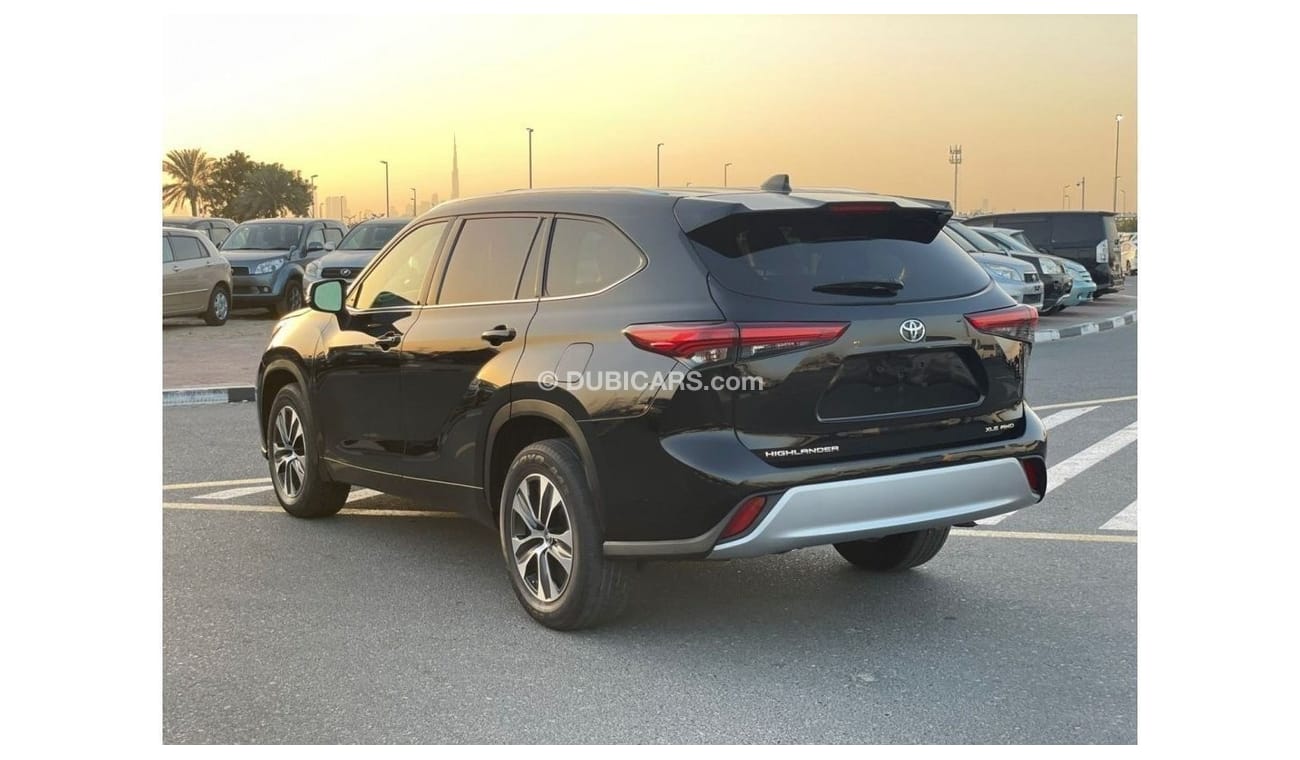 Toyota Highlander 2021 TOYOTA HIGHLANDER XLE 3.5L V6 AWD /