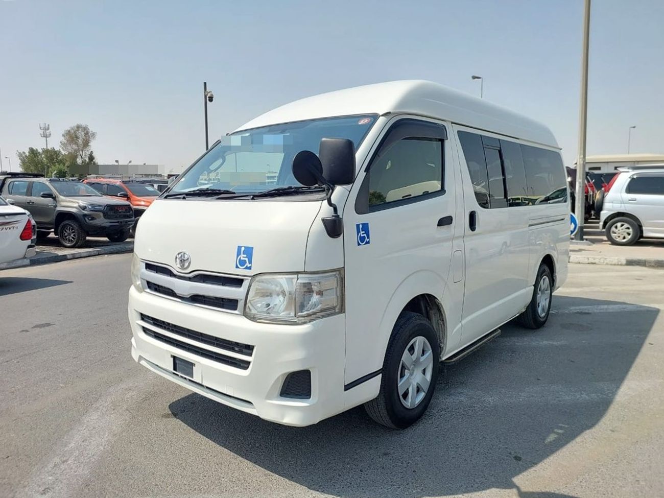 Toyota Hiace TOYOTA HIACE COMMUTER VAN 2013 RHD 3.0 L DIESEL AUTOMATIC (PM63050)