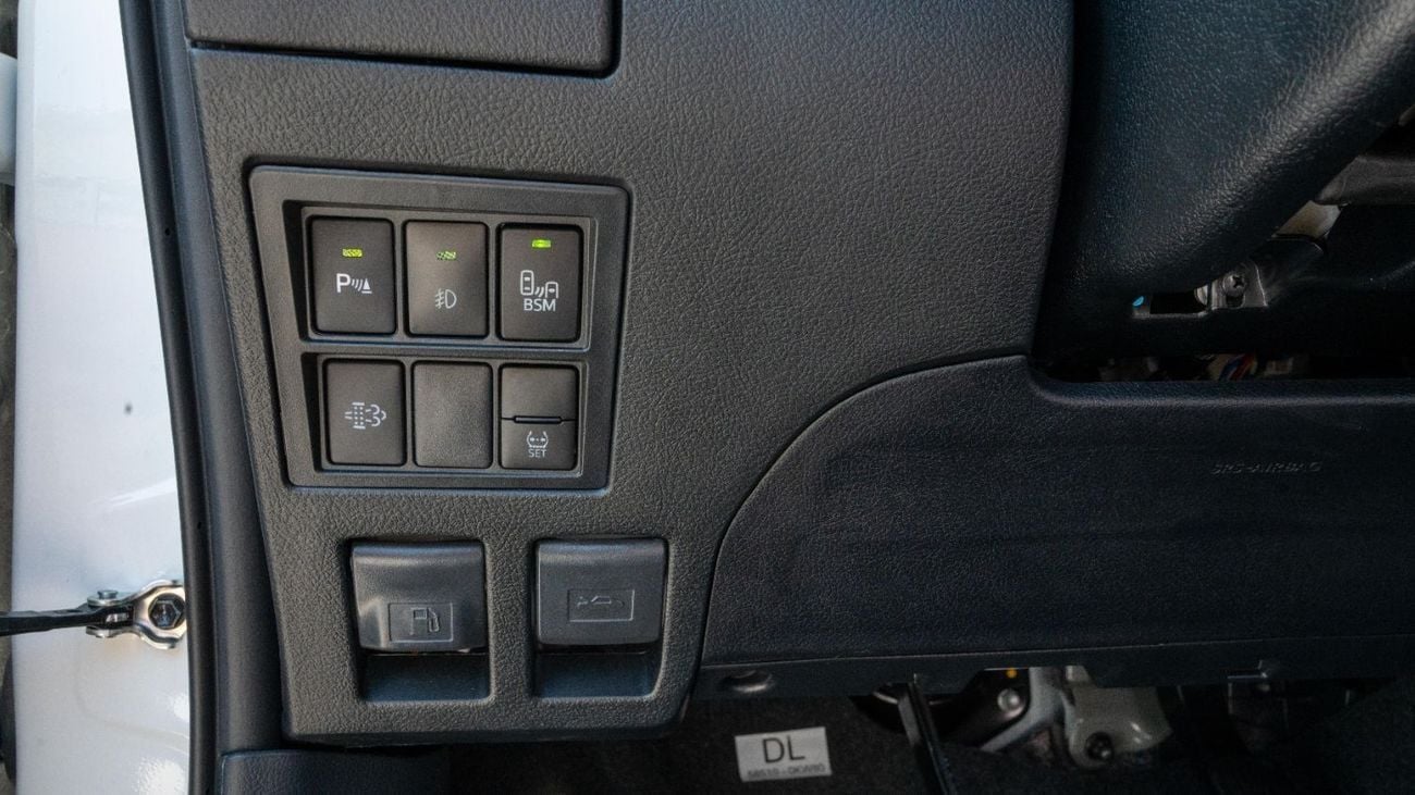 تويوتا هيلوكس 2026 Toyota Hilux SGLX 2.8L AT Diesel (White-Red)