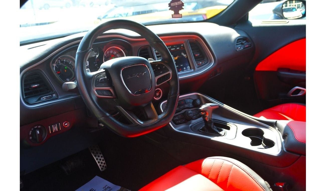 Dodge Challenger SRT  V8 Scat Pack 6.4L (485 HP)--VERY CLEAN AND GOOD CONDITION