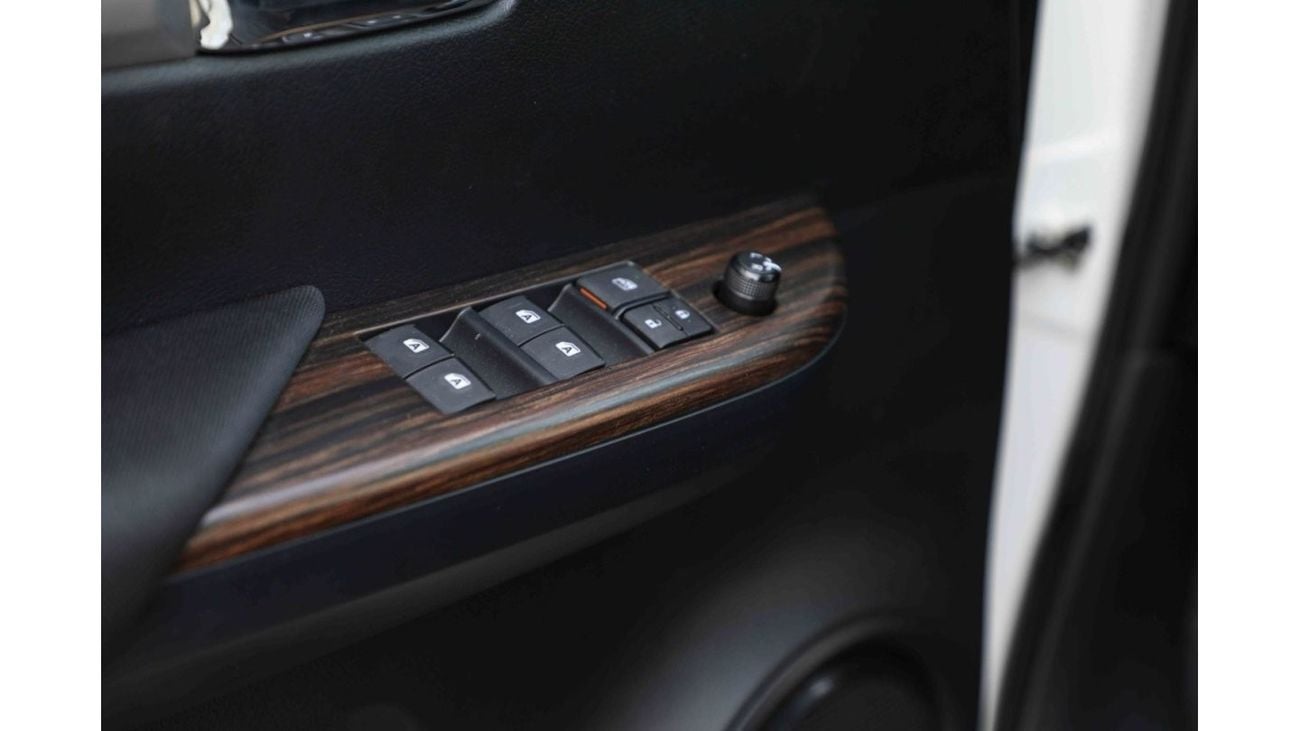 تويوتا هيلوكس 2024 تويوتا هايلكس 4x4 DC 2.7 HI - أبيض بلاتيني لؤلؤي من الداخل أسود | تصدير فقط