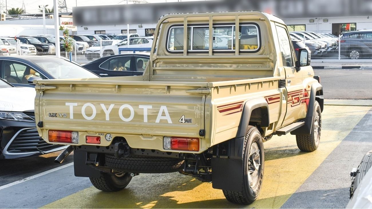 تويوتا لاند كروزر بيك آب 4.0L V6 Petrol Single Cabin  Auto Transmission
