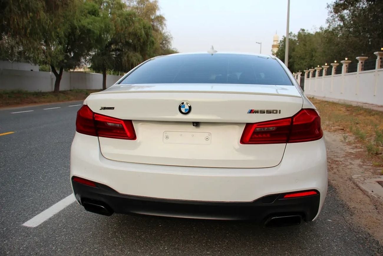 بي أم دبليو 550i M550i xDrive V8 | GCC Specs | Pristine Condition