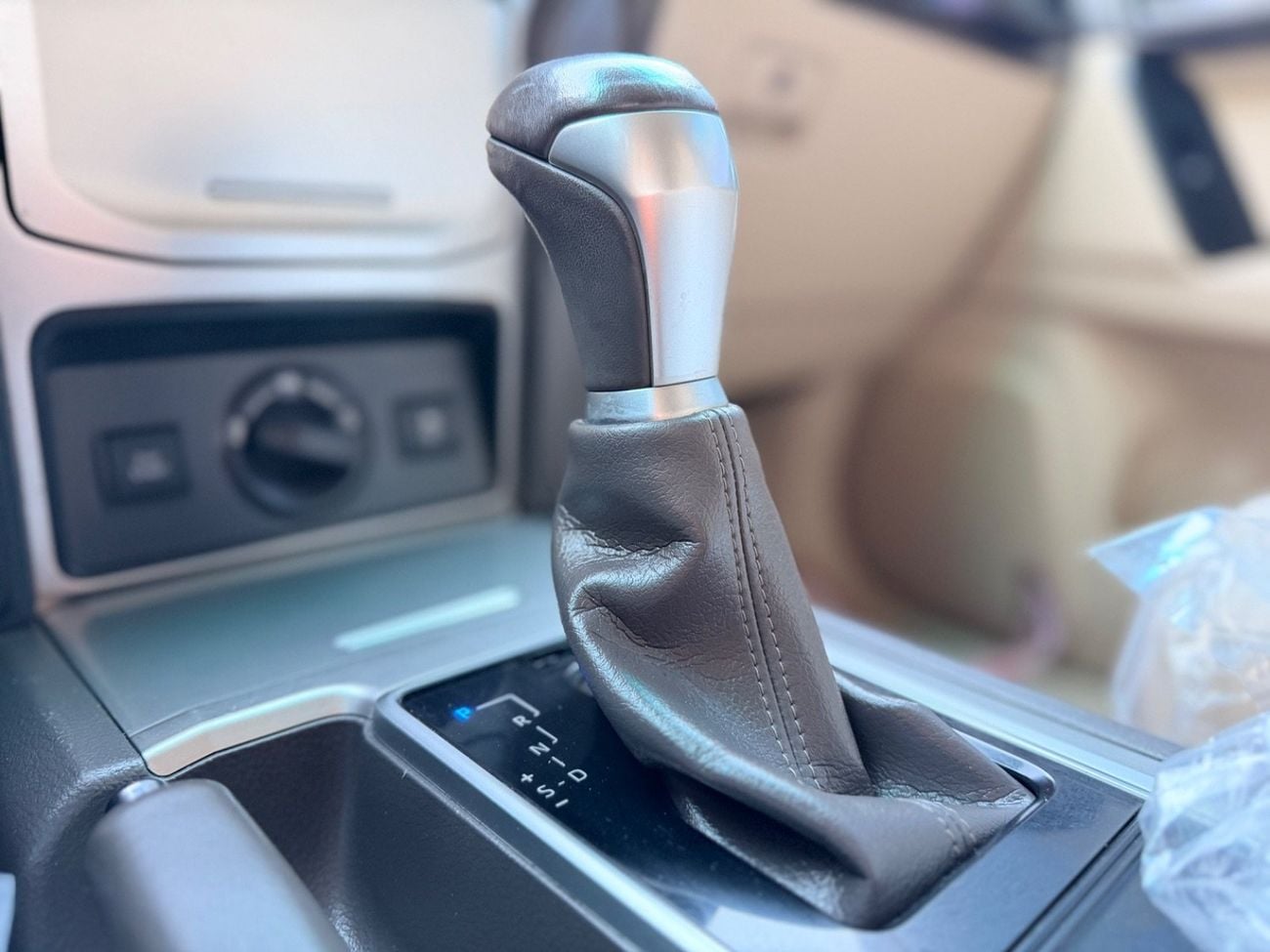 تويوتا برادو GXR 2.7L (160 HP) 4WD