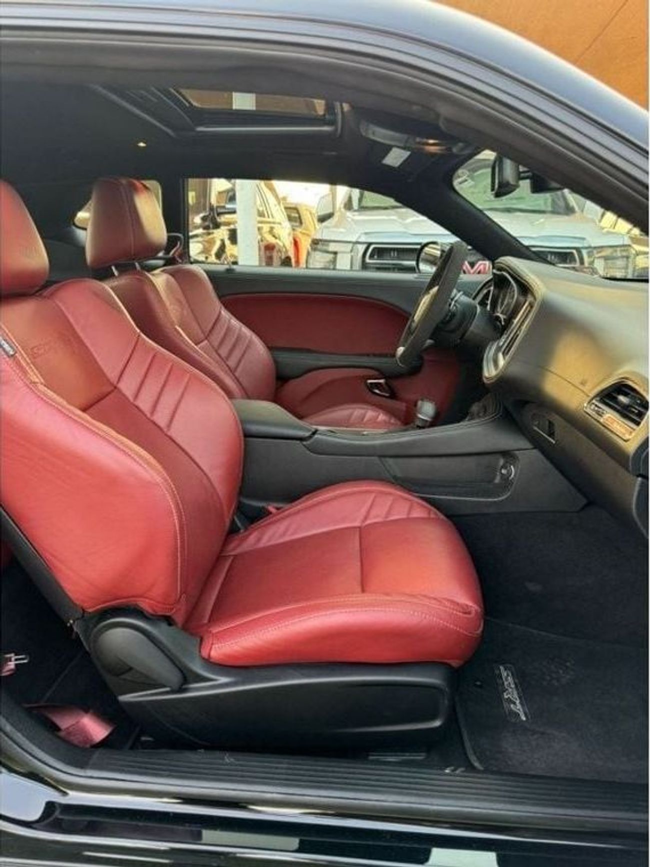 دودج تشالينجر دودج تشالينجر SRT هيلكات جيل بريك وايد بودى  وارد صبغ وكاله بحاله ممتازه