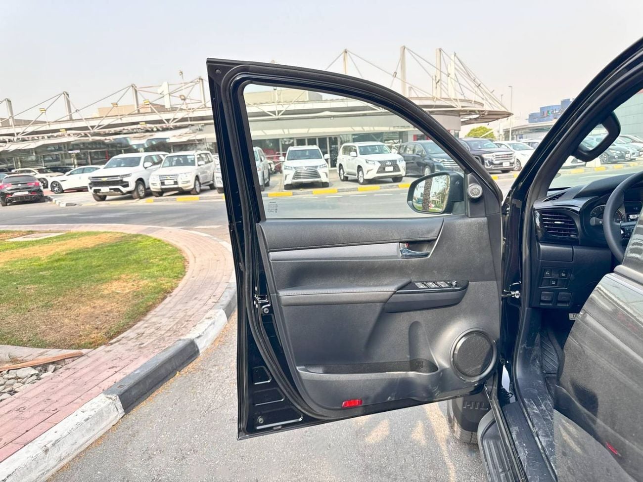 Toyota Hilux 2025 TOYOTA Hilux Dcab 4x4 2.8L GR-S W/RADAR GCC BRAND NEW 0KM