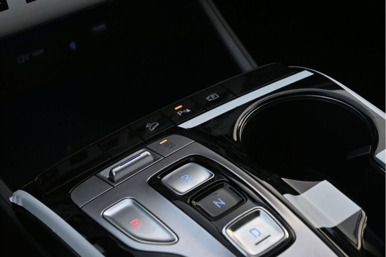 Hyundai Tucson Hyundai Tucson 1.6L Turbo, Petrol, (Mid+ Option) Model 2022, Color White (Export Price)