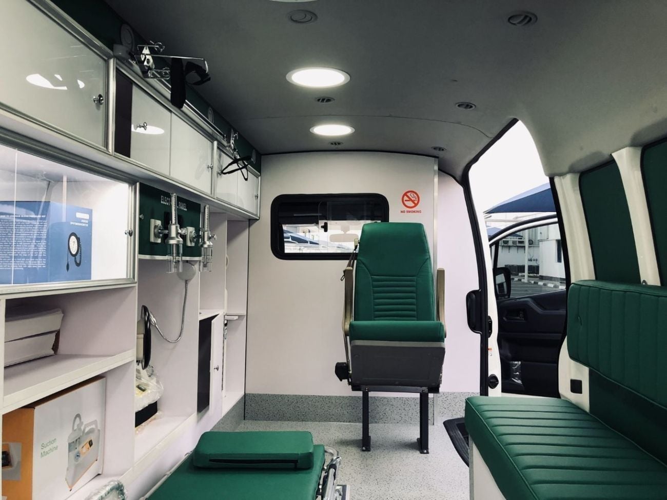 تويوتا هاياس GL DX V6 3.5L Petrol Ambulance Conversion