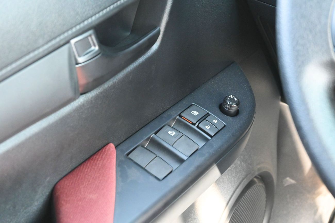 Toyota Hilux Toyota Hilux pickup narrow chassis/body Petro engine 2.7 automatic gear power window manual A.c doub