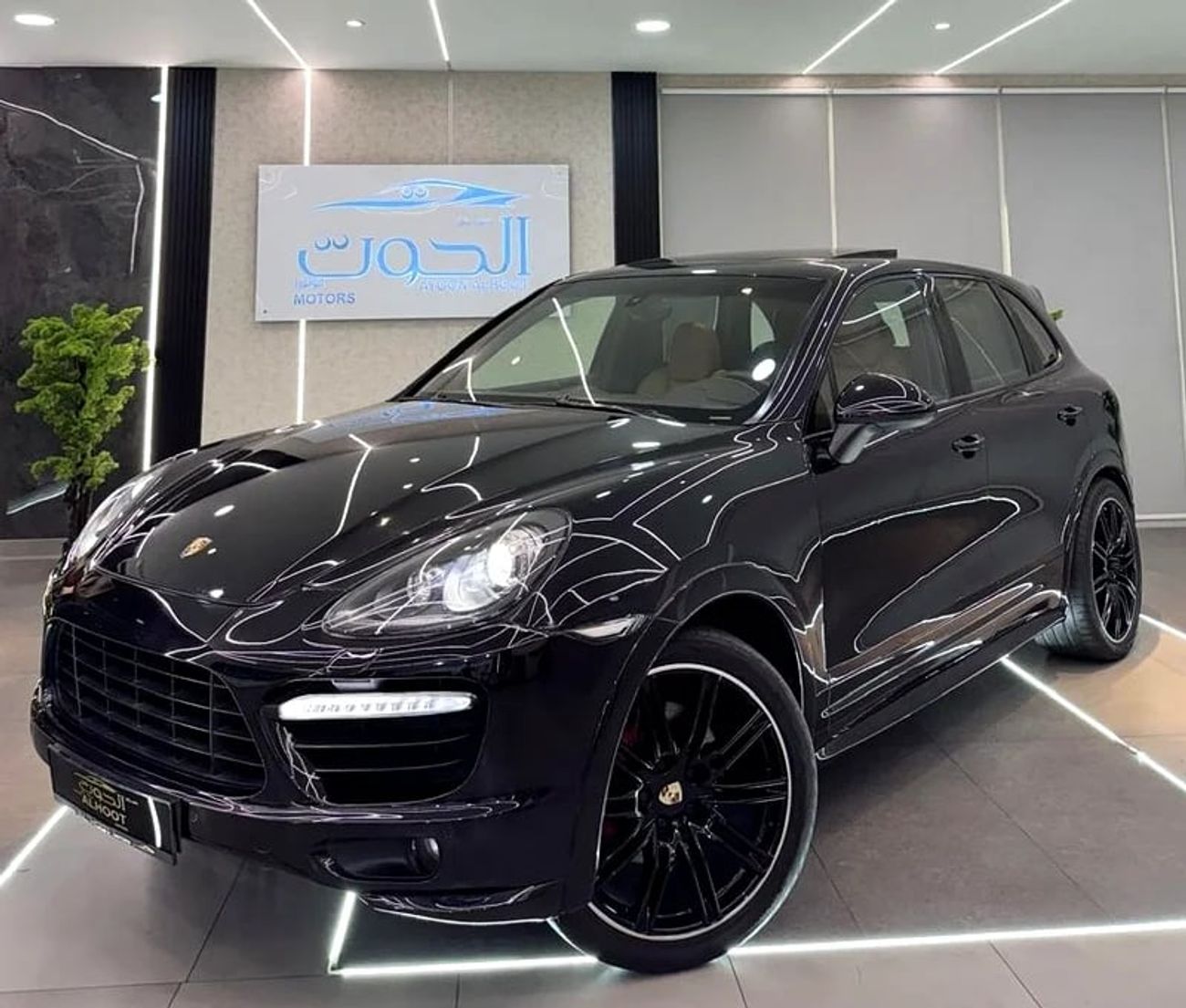 Porsche Cayenne BEAUTIFUL BLACK GTS || FULL OPTIONS || GCC || FREE ACCIDENTS || WELL MAINTAINED