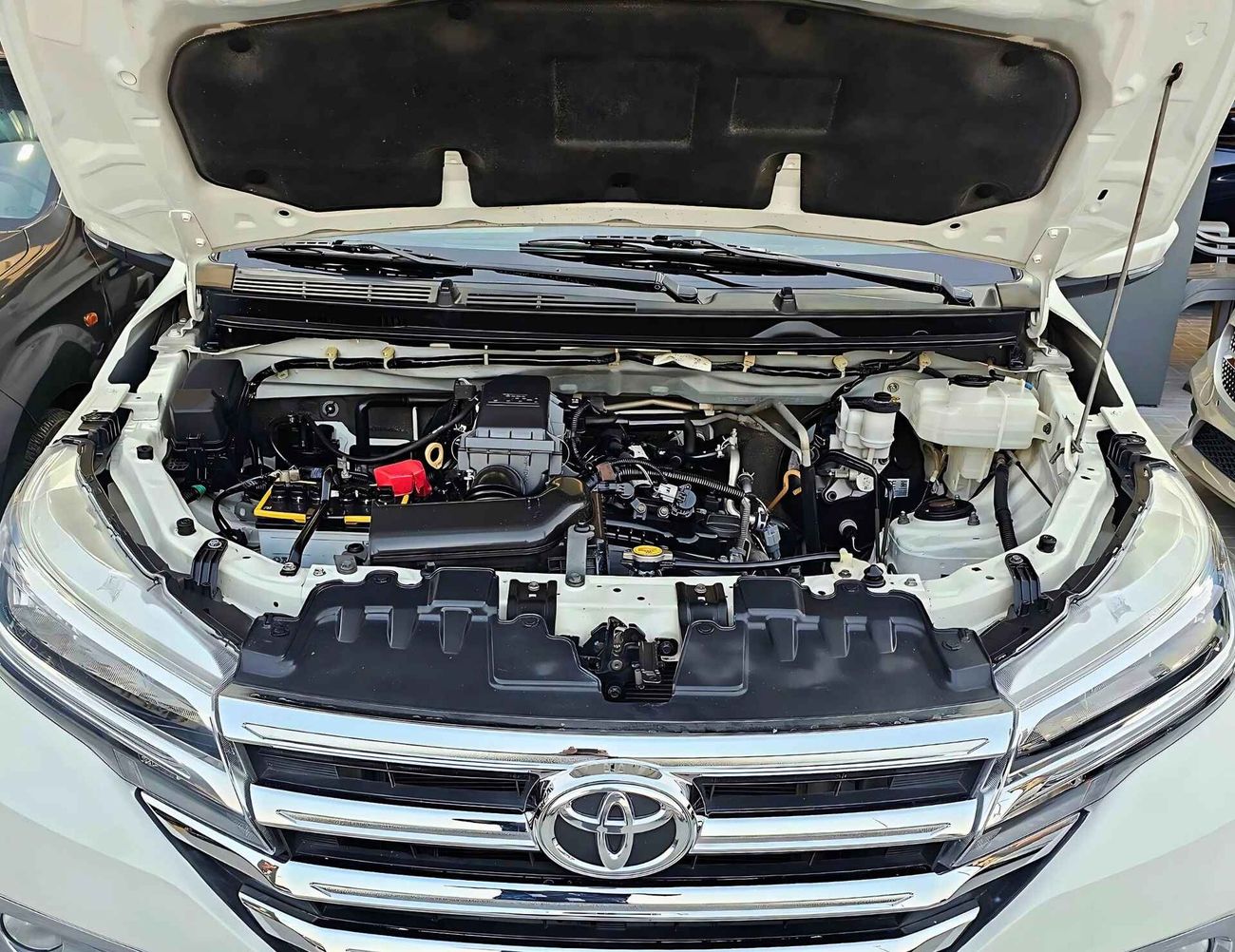 Toyota Rush /1.5L V4/ 7 SEATER/ LEATHER SEATS / EXPORT ONLY / LOT#009785