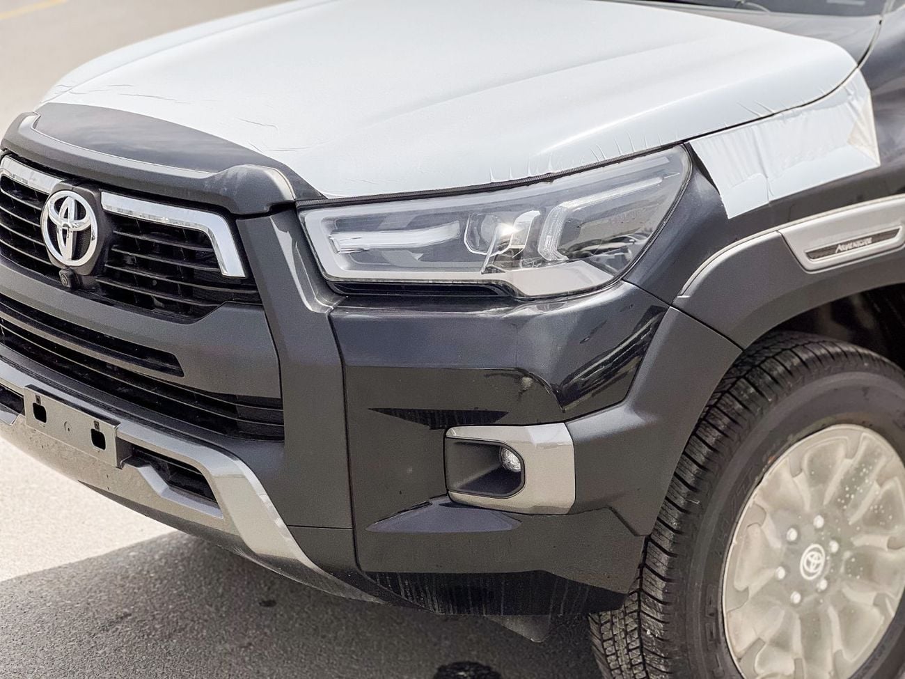 Toyota Hilux EXPORT ONLY - HILUX ADVENTURE 4.0L (WITH AIR COMPRESSOR)