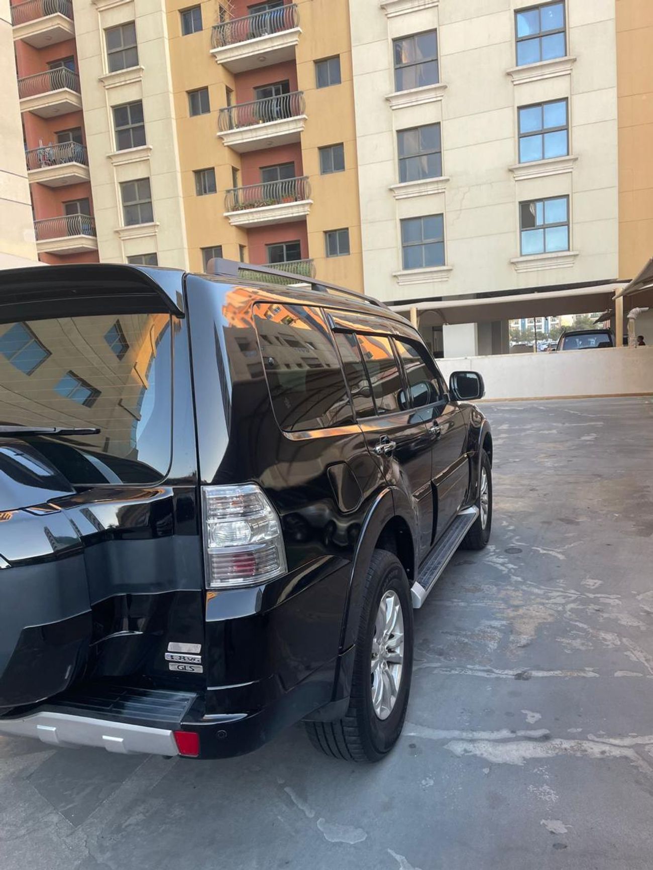 ميتسوبيشي باجيرو GLS Highline 3.8L (274 HP) LHD-4WD-Automatic-Petrol-6 Cylinders-7 Seats-5 Doors