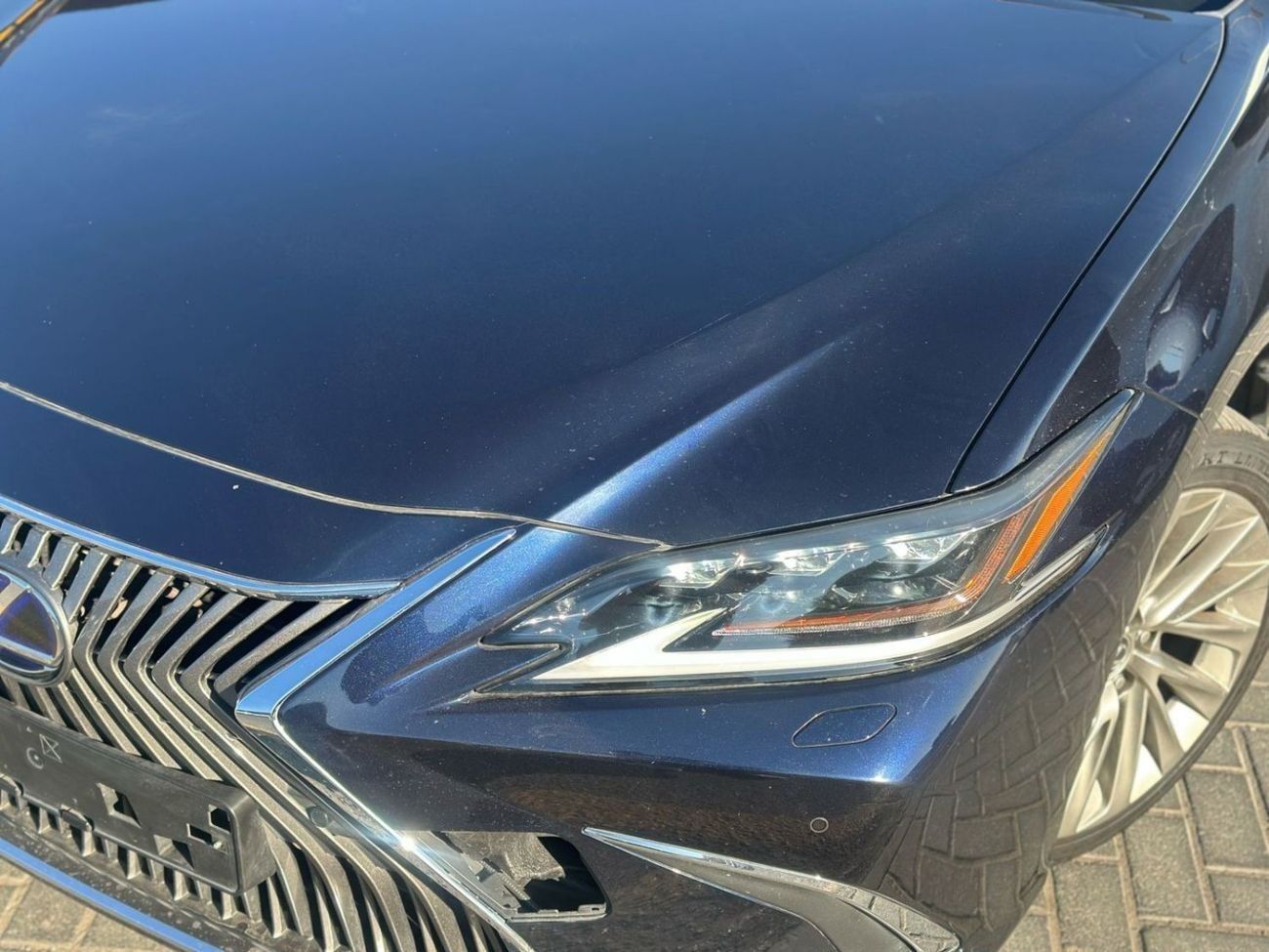 Lexus ES300h Hybrid 2.5L (214 HP)