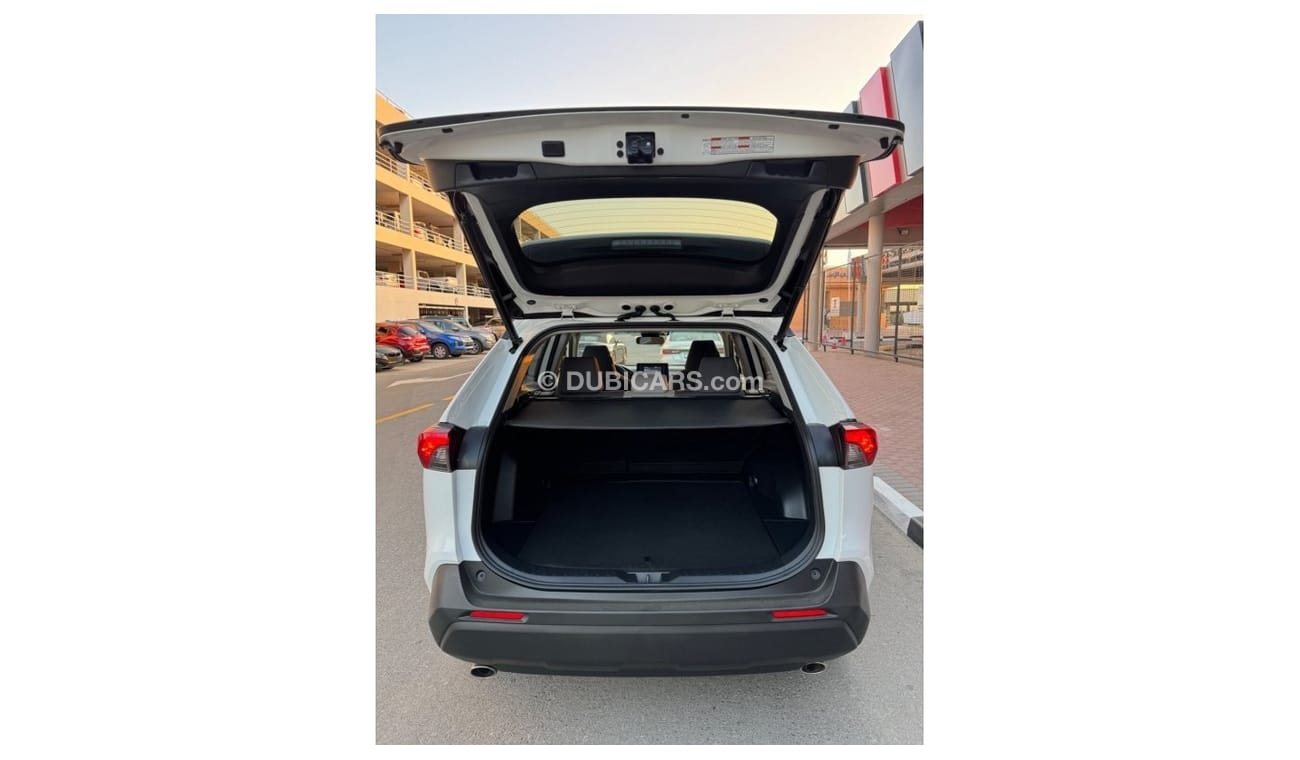 Toyota RAV4 2020 XLE SUNROOF PUSH START 4x4 - 2.5L USA IMPORTED