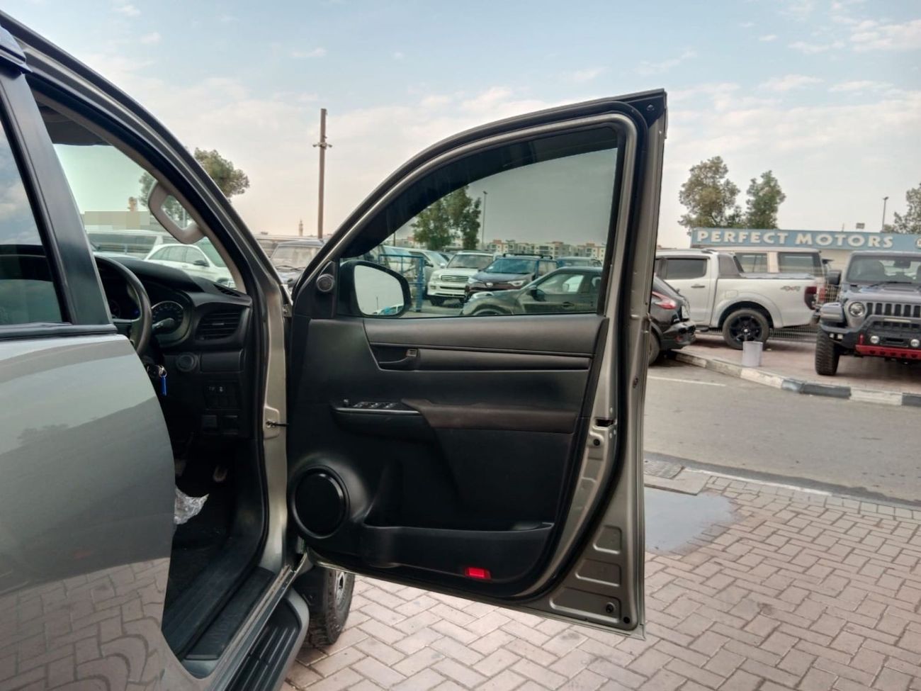 Toyota Hilux TOYOTA HILUX PICK UP RIGHT HAND DRIVE(PM1739)