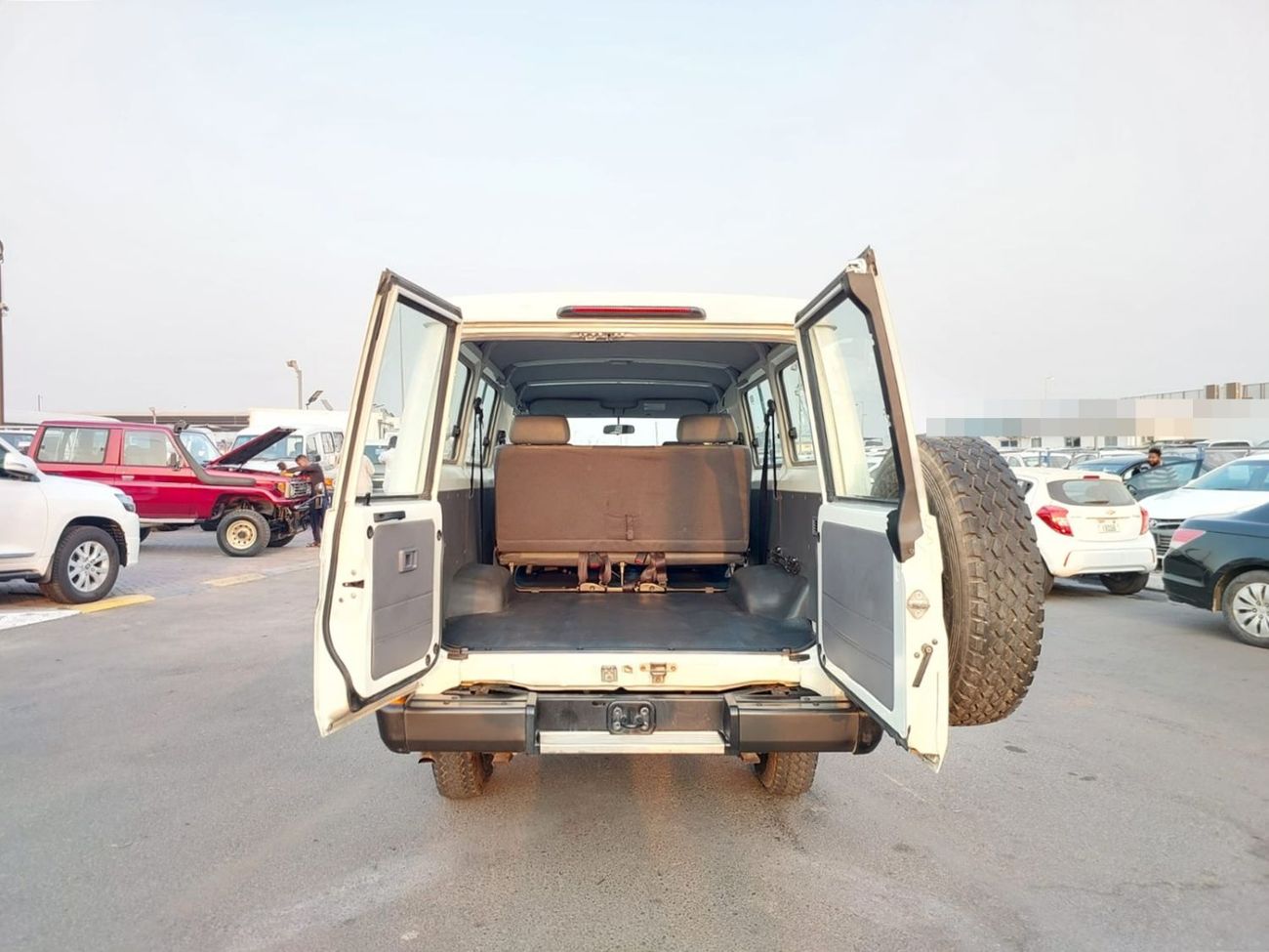 Toyota Land Cruiser TOYOTA LAND CRUISER SUV RHD 2017 MODEL 4.2 L DIESEL MANUAL(PM89627)