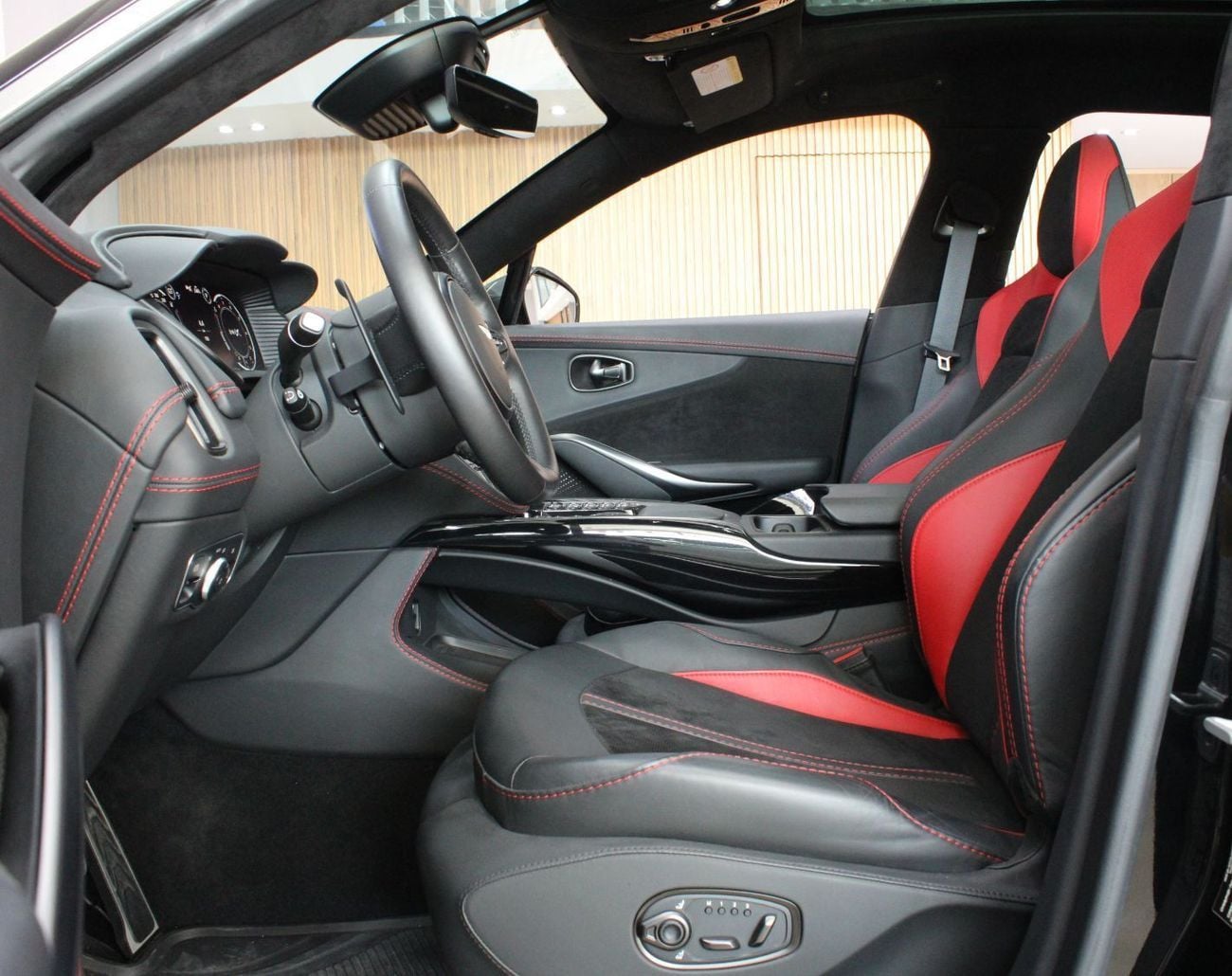 Aston Martin DBX STD DBX 550 // Low Milage // No Accidents