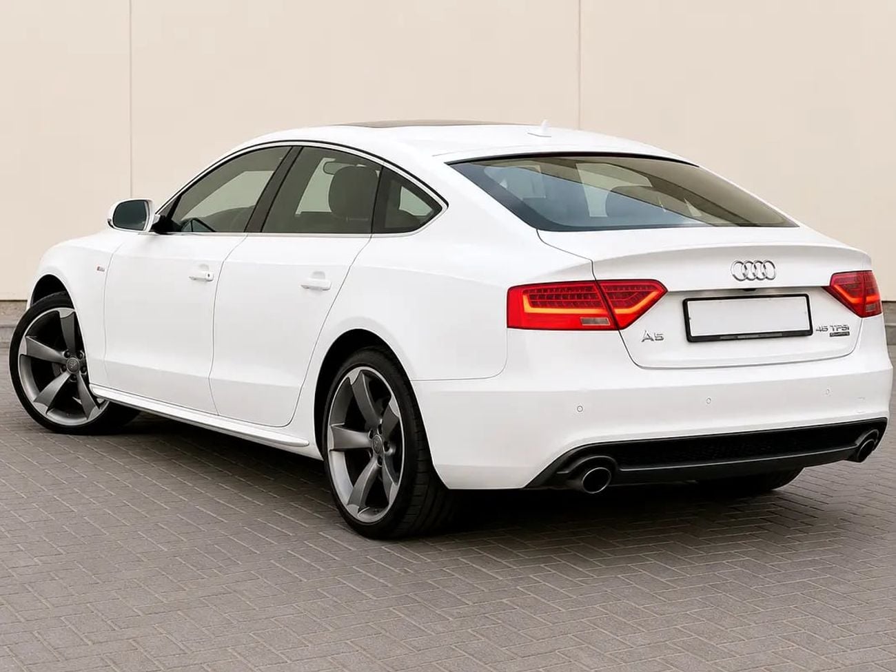 Audi A5 S-Line 2.0L TFSI GCC Specs - Excellent Condition