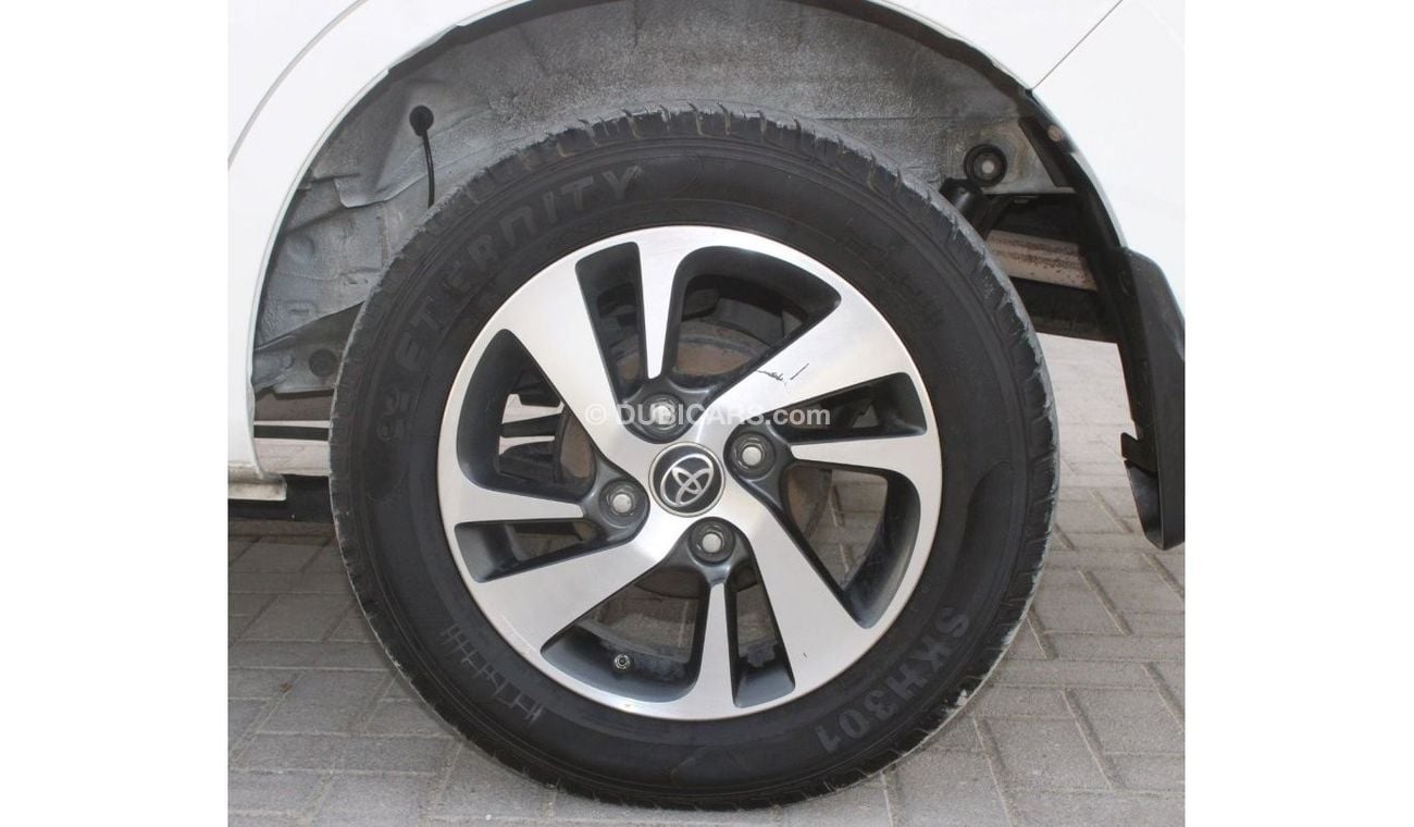 تويوتا أفانزا SE تويوتا افانزا 2019 ابيض خليجي بحالة ممتازة بدون حوادث