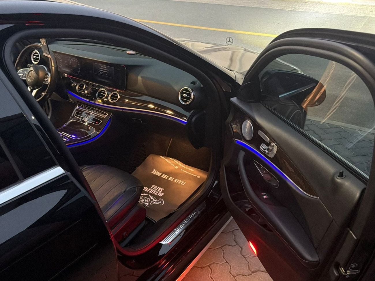 Mercedes Benz E300 Premium 2.0L