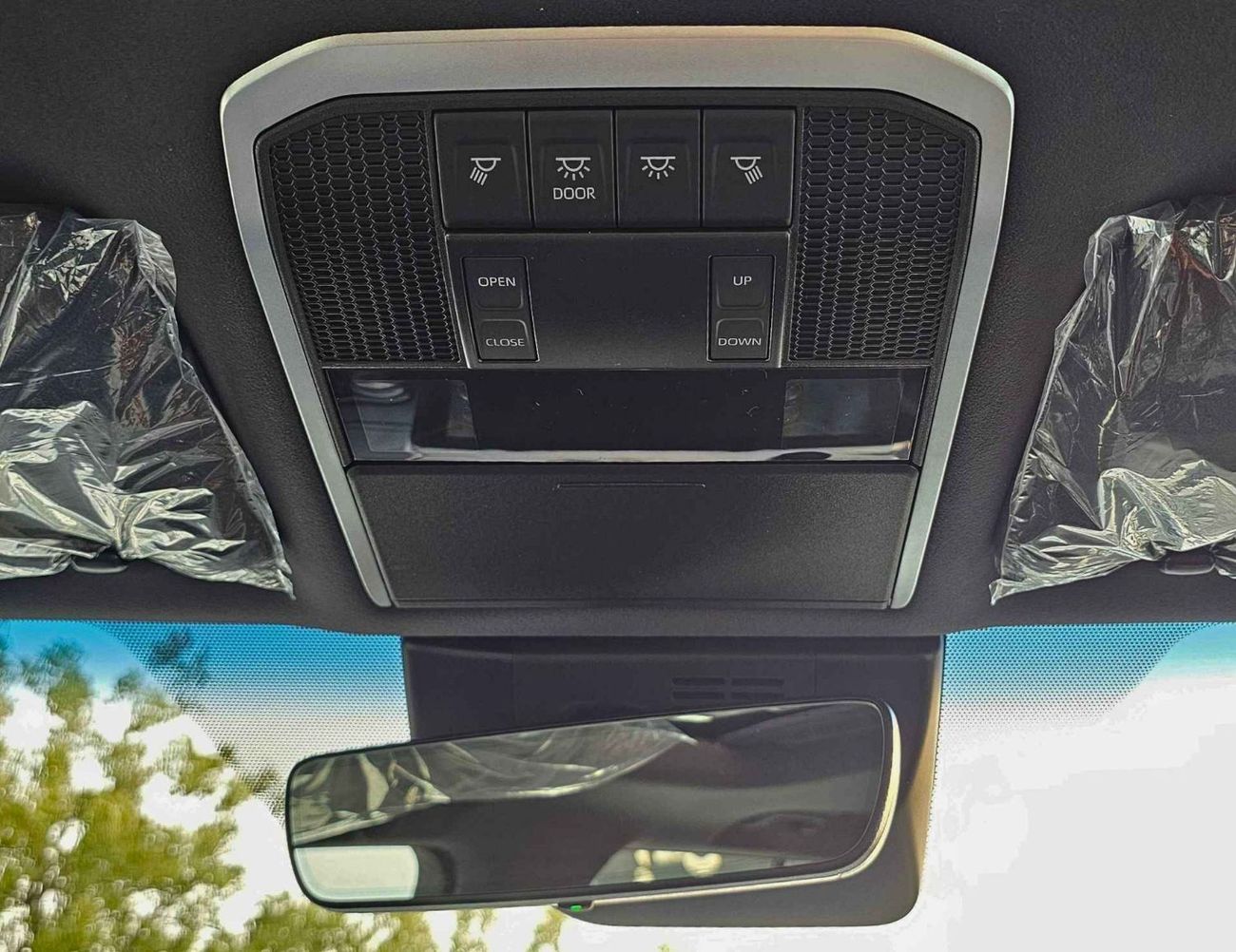 تويوتا لاند كروزر VX LC300/4.0L PETROL/RADAR/MEMORY SEATS/BIG DVD/JBL SPEAKERS/SUNROOF/FULL OPTION (CODE#LC4VXH)