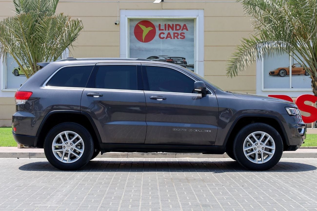 جيب جراند شيروكي Jeep Grand Cherokee Laredo 2017 GCC under Warranty with Flexible Down-Payment/ Flood Free.