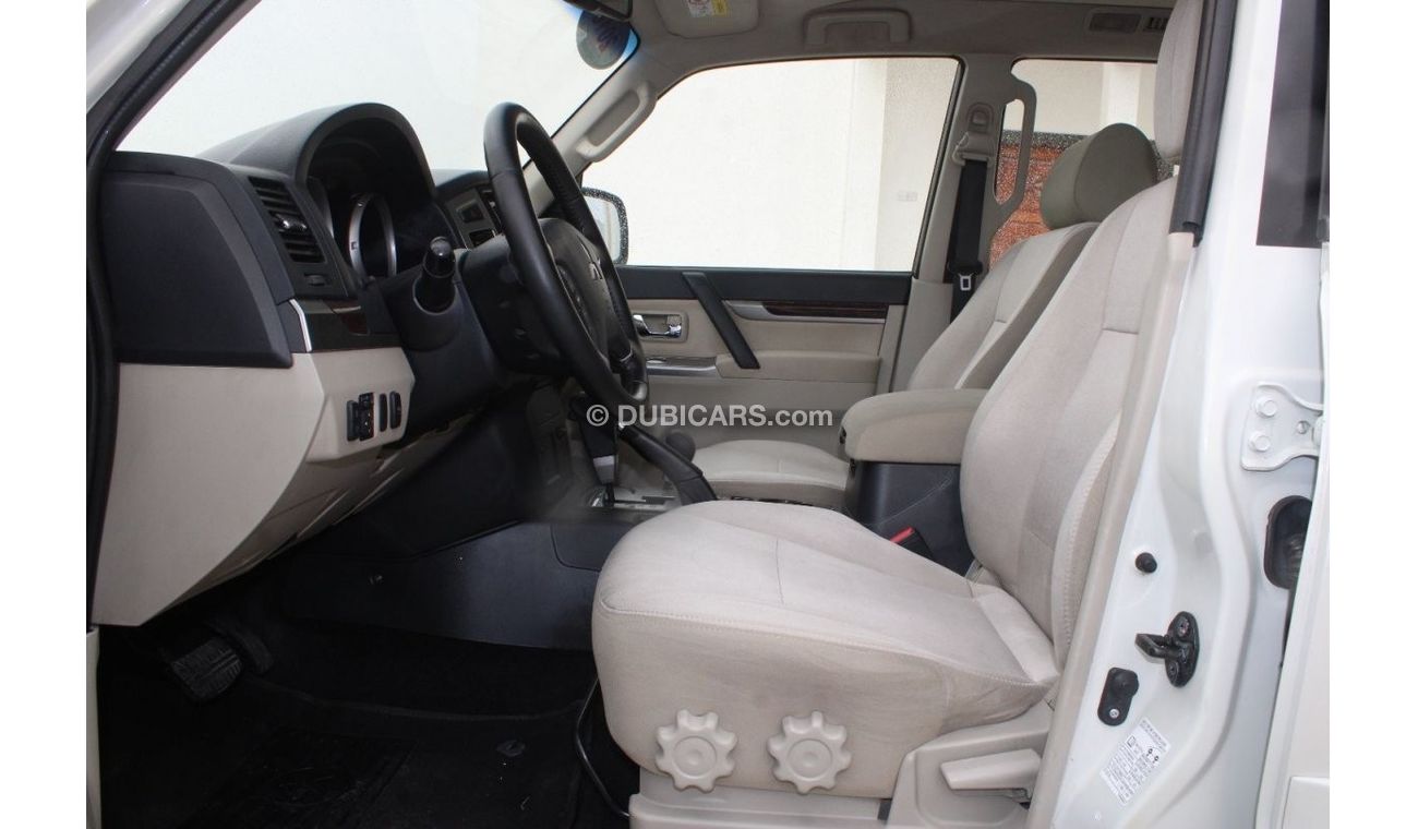 ميتسوبيشي باجيرو ميتسوبيشي باجيرو 2016 خليجي بحالة ممتازة بدون حوادث نظيفه جدا من الداخل والخارج