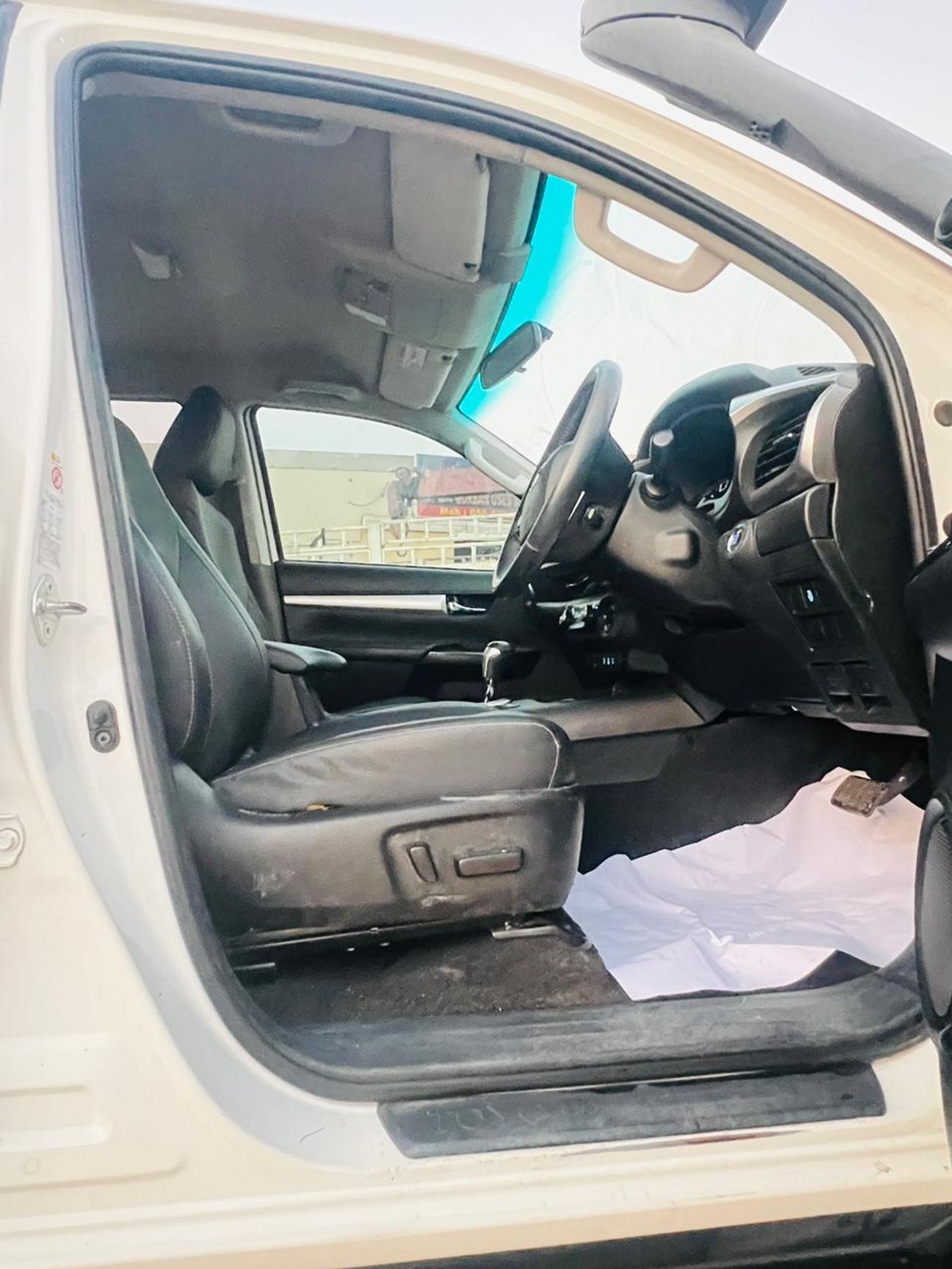 تويوتا هيلوكس DIESEL 2.8 LITER ,RIGHT HAND DRIVE ,AUTO TRANSMISSION ,ONLY FOR EXPORT