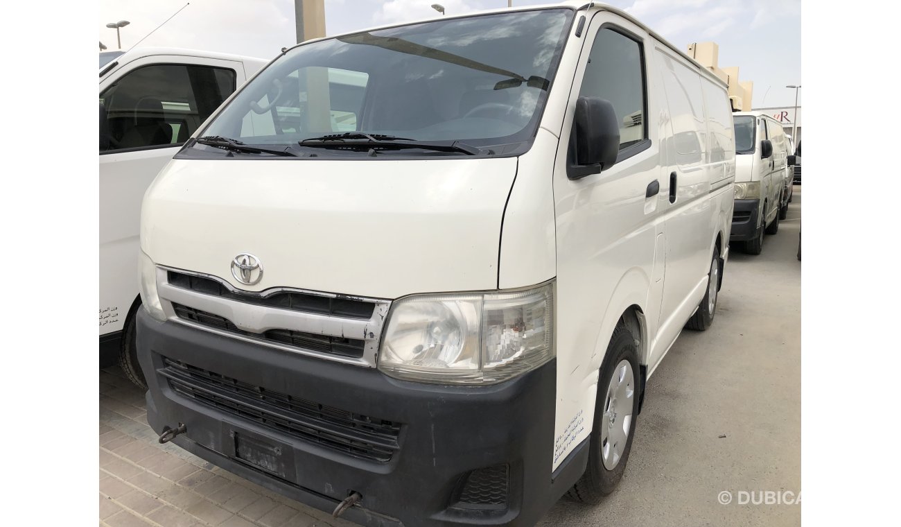 Toyota Hiace Toyota Hiace std roof van, model:2013. Free of accident