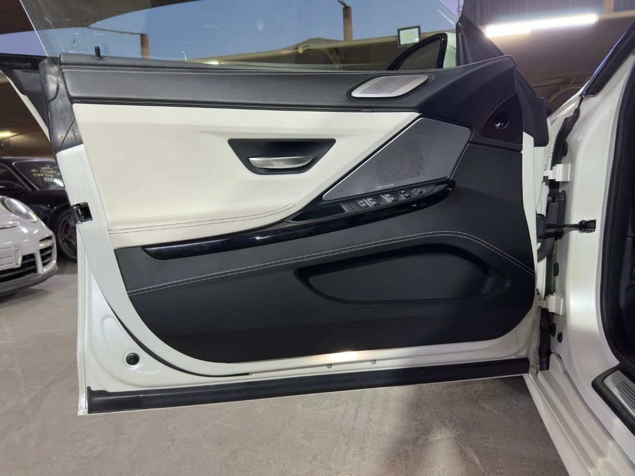 BMW M6 2016 4.4L | ONE OF ONE M6 | COMPETITION PACKAGE | CARBON CERAMIC BRAKES | FULLY LOADED