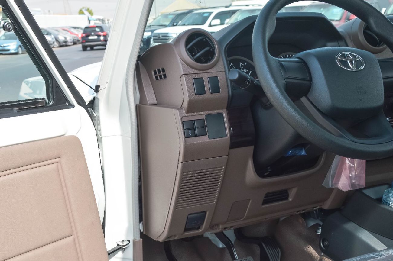 تويوتا لاند كروزر بيك آب TOYOTA LAND CRUISER 79 2.8L 4WD SC MT PICKUP 2025