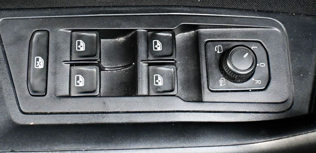 Volkswagen T ROC Life 1.4L VOLKSWAGEN T ROC 2023 1.4L GCC   accident-free Excellent Condition 1019 AED Monthly