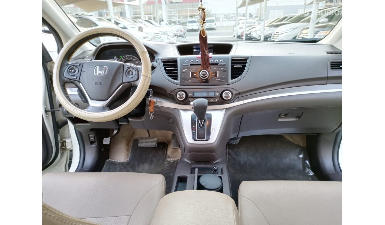 Honda CR-V Gulf model 2014 number one, leather hatch, wheels, sensors, screen, camera, in excellent condition