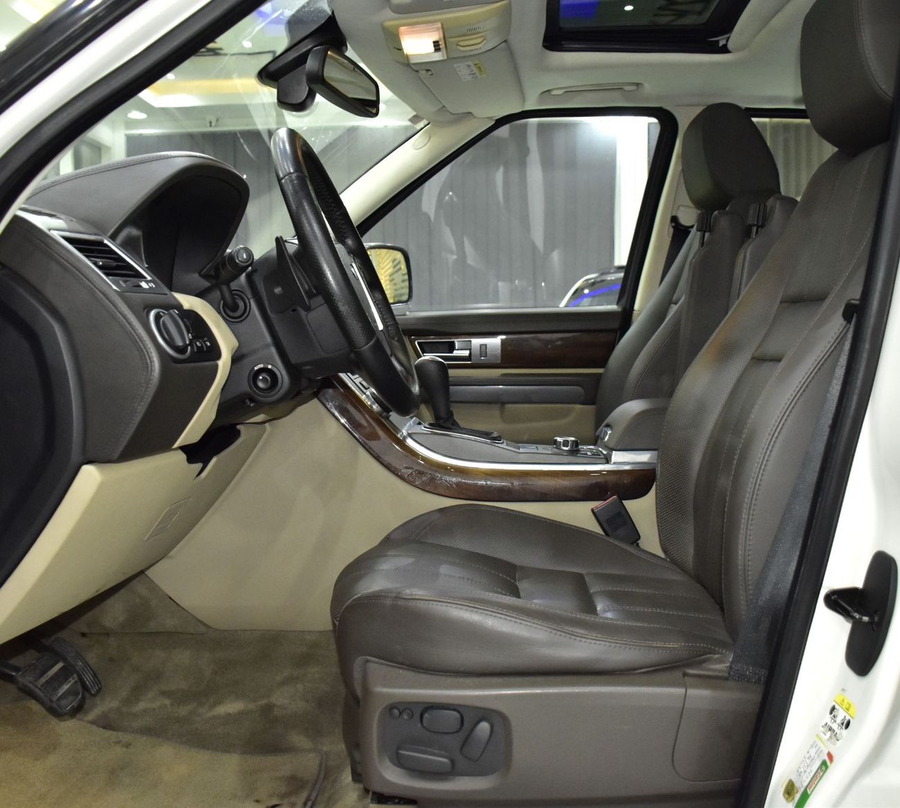 لاند روفر رينج روفر سبورت EXCELLENT DEAL for our Land Rover Range Rover Sport SuperCharged HST ( 2010 Model ) in White Color G