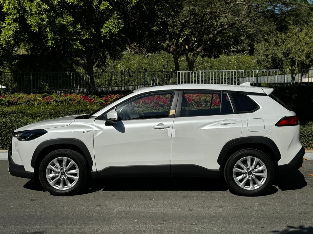 تويوتا كورولا كروس ✨(*Toyota Corolla Cross Hybrid)*✨ *Model*: 2025 *Price*: 76,000 AED *Mileage: 0 km/h *Price does not