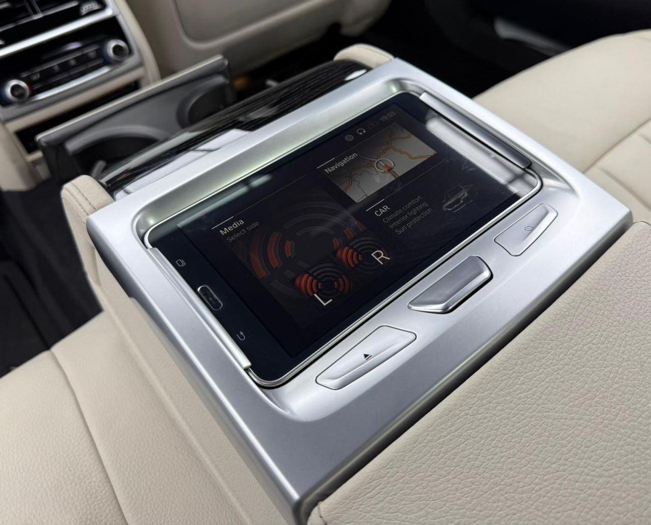 بي أم دبليو 730Li 2020 BMW 730Li, Warranty, Very Low Km, Fully Loaded, Excellent Condition, GCC