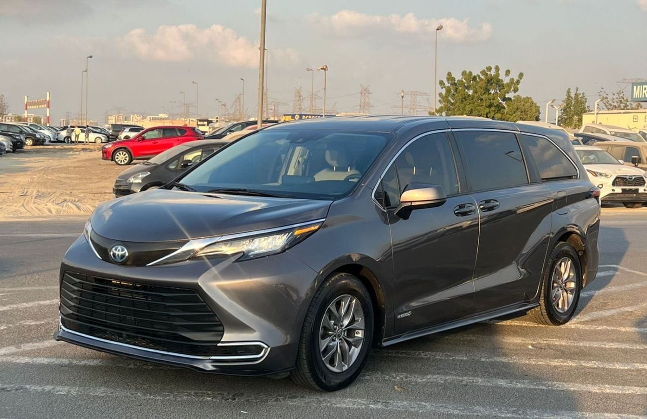 Toyota Sienna LE (NON GCC) 2021 Toyota Sienna Hybrid 2.5L V4 - 7 Seater Doors Full Auto With Radar -