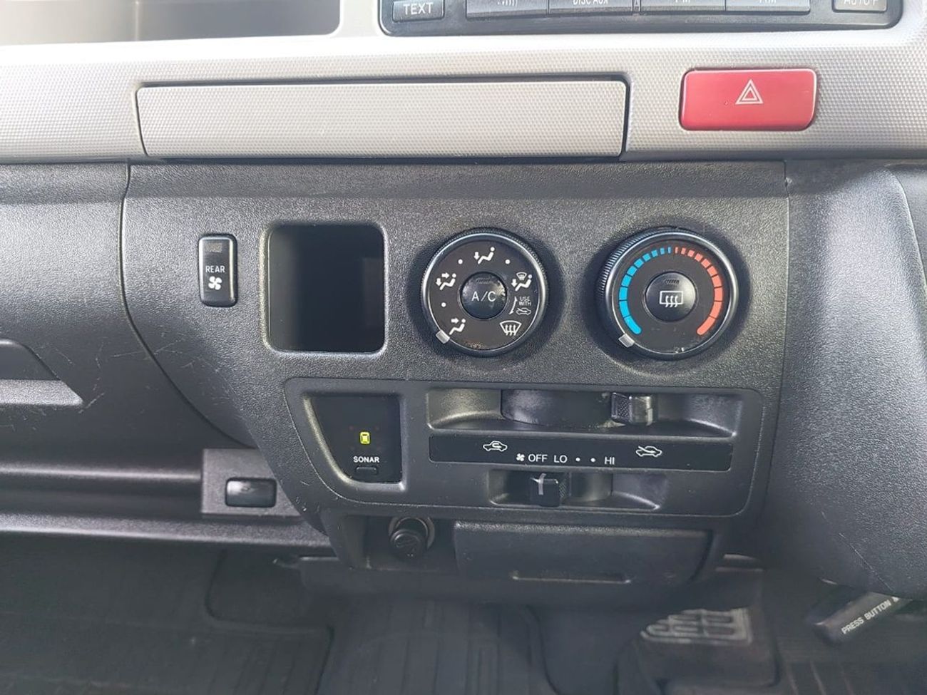 Toyota Hiace TOYOTA HIACE VAN RHD 2011 MODEL 2.7 L PETROL AUTOMATIC(PM08895)