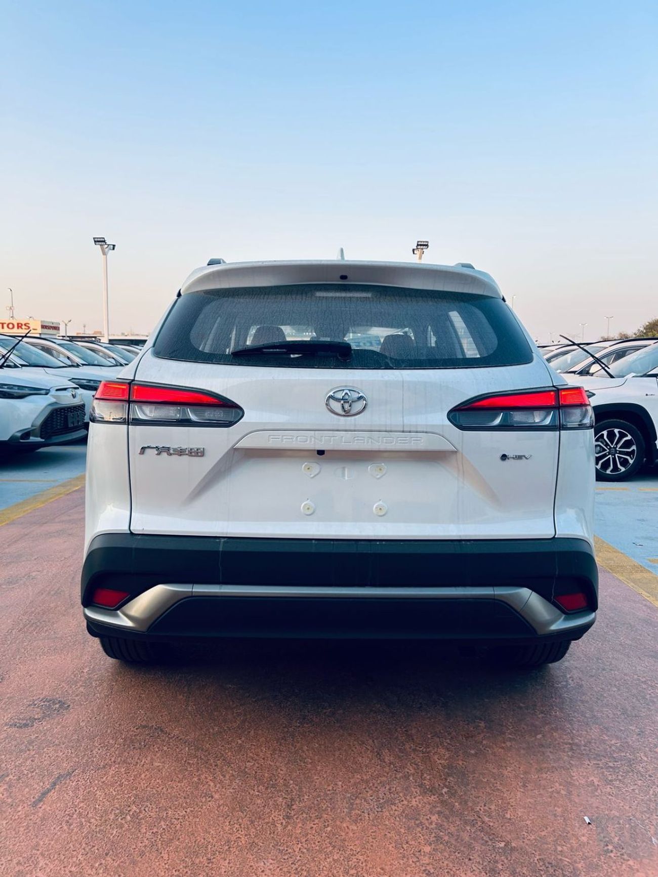 تويوتا فرونتلاندر Fully Loaded - Leather seats with 2 ton colors - Electrical Driver Seat - 5 seaters - LED lights ( F