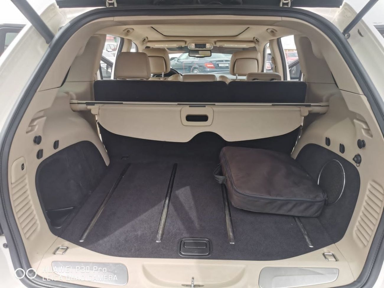 Jeep Cherokee sport 3.7L In excellent condition and requires no expenses