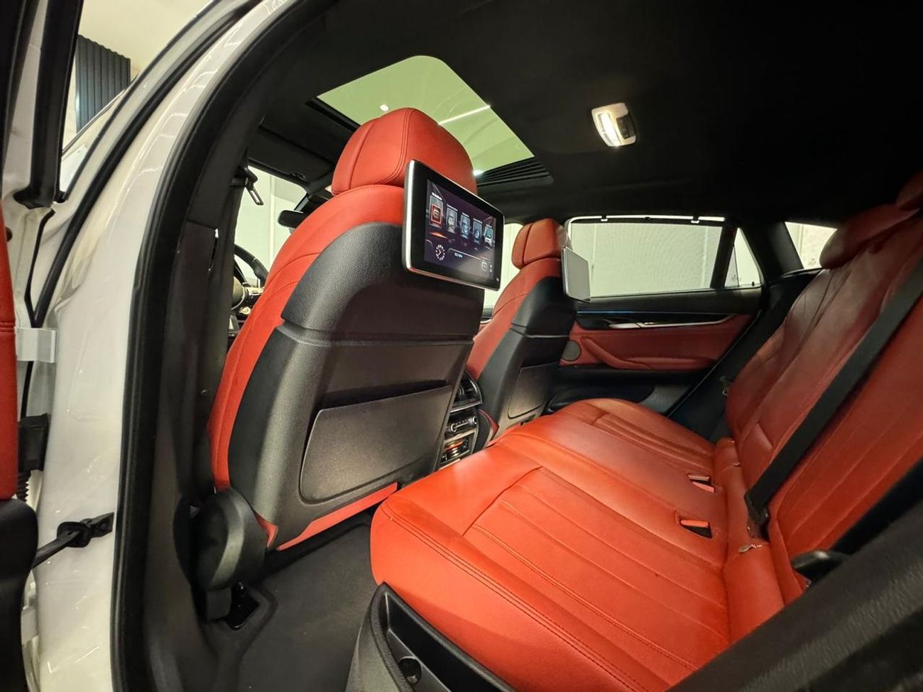 BMW X6 40i Luxury 3.0L LOVELY BMW X6 V6 || TOP RANGE || M_KIT || GCC || LIKE NEW || SCREENS II LOW MILEAGE