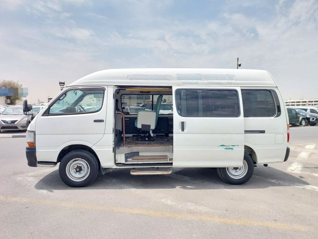 Toyota Hiace TOYOTA HIACE COMMUTER VAN RHD 2001 MODEL 3.0 L DIESEL AUTOMATIC(PM02185)